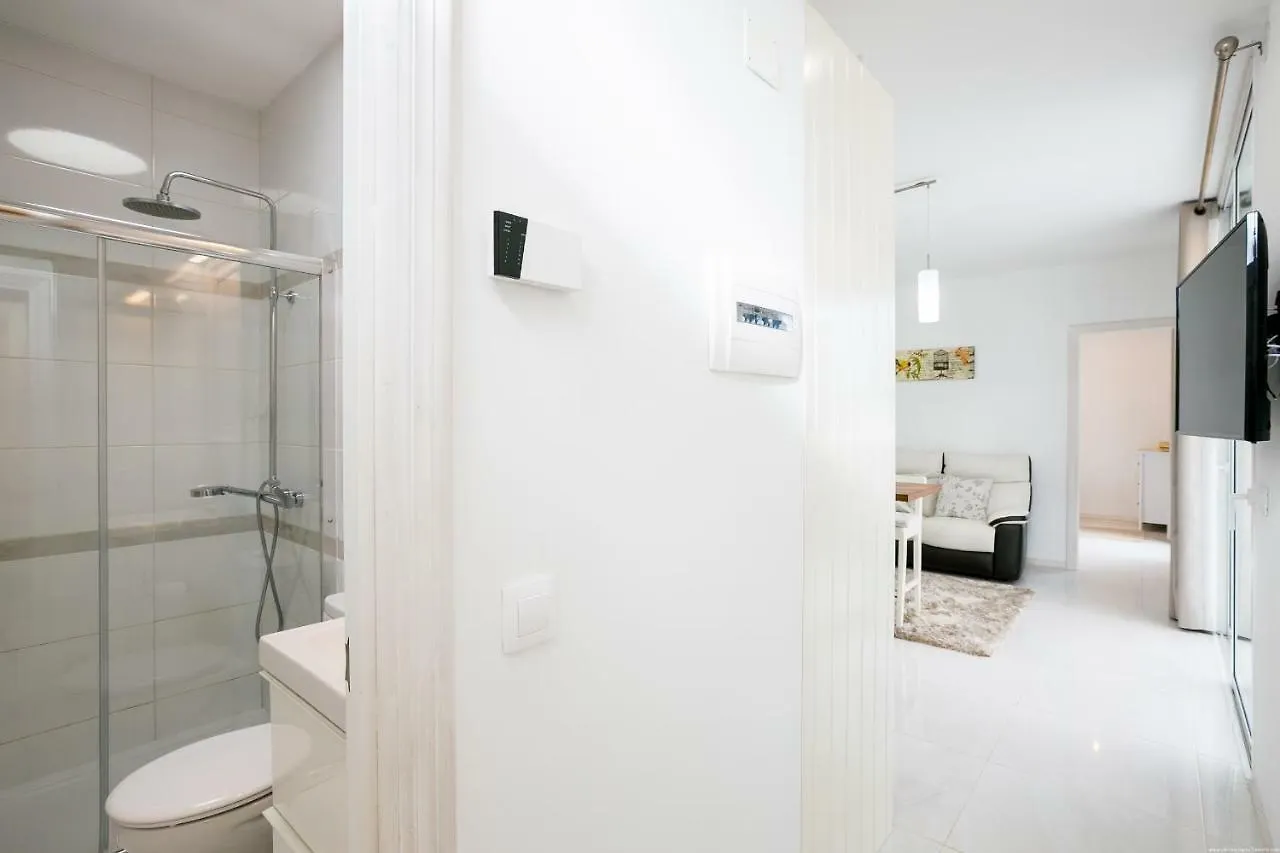 New Apartment In Tenerife Costa Del Silencio